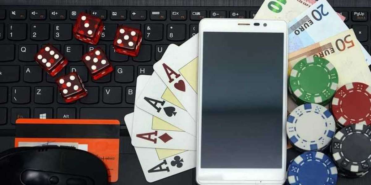 Spinning the Digital Reels: The Ultimate Guide to Online Casinos